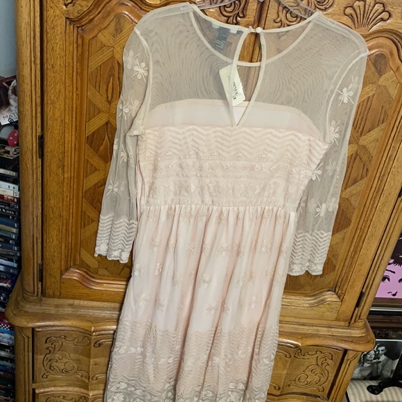 Classy lace dress - Picture 4 of 5